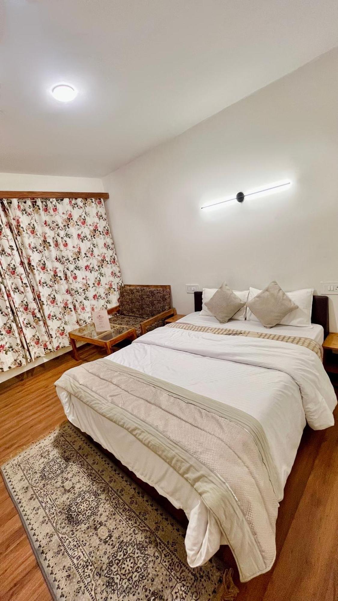 Tourist Hotel 10 Minutes Walking Distance From The Mall Manali  Exterior photo