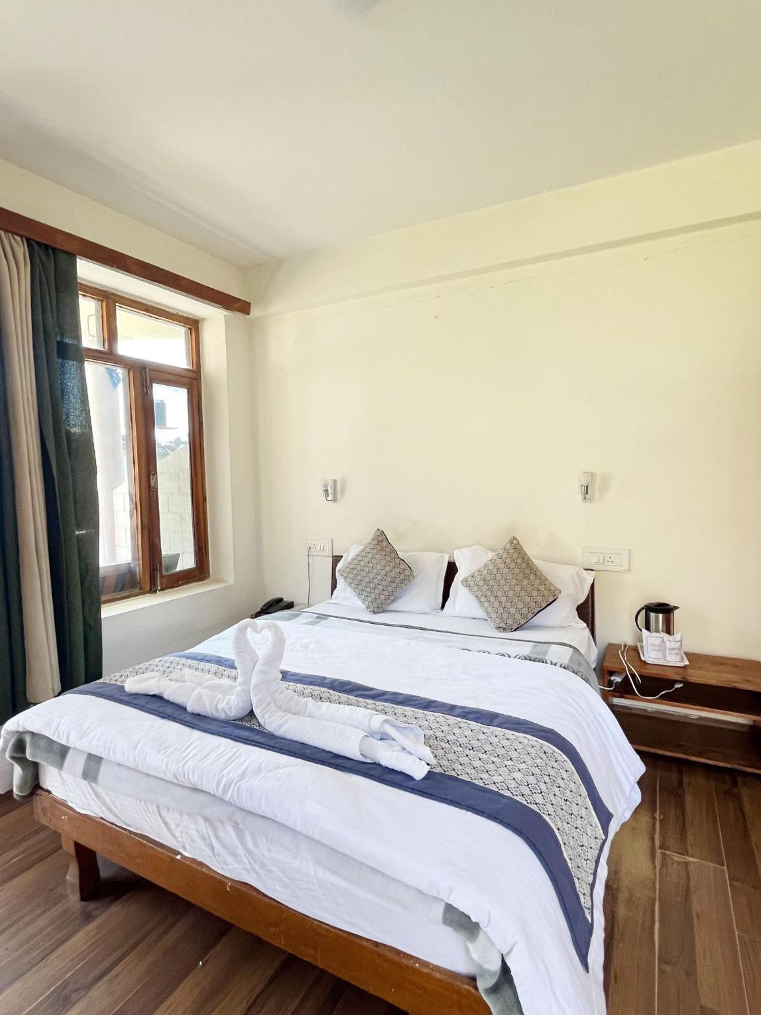 Tourist Hotel 10 Minutes Walking Distance From The Mall Manali  Exterior photo