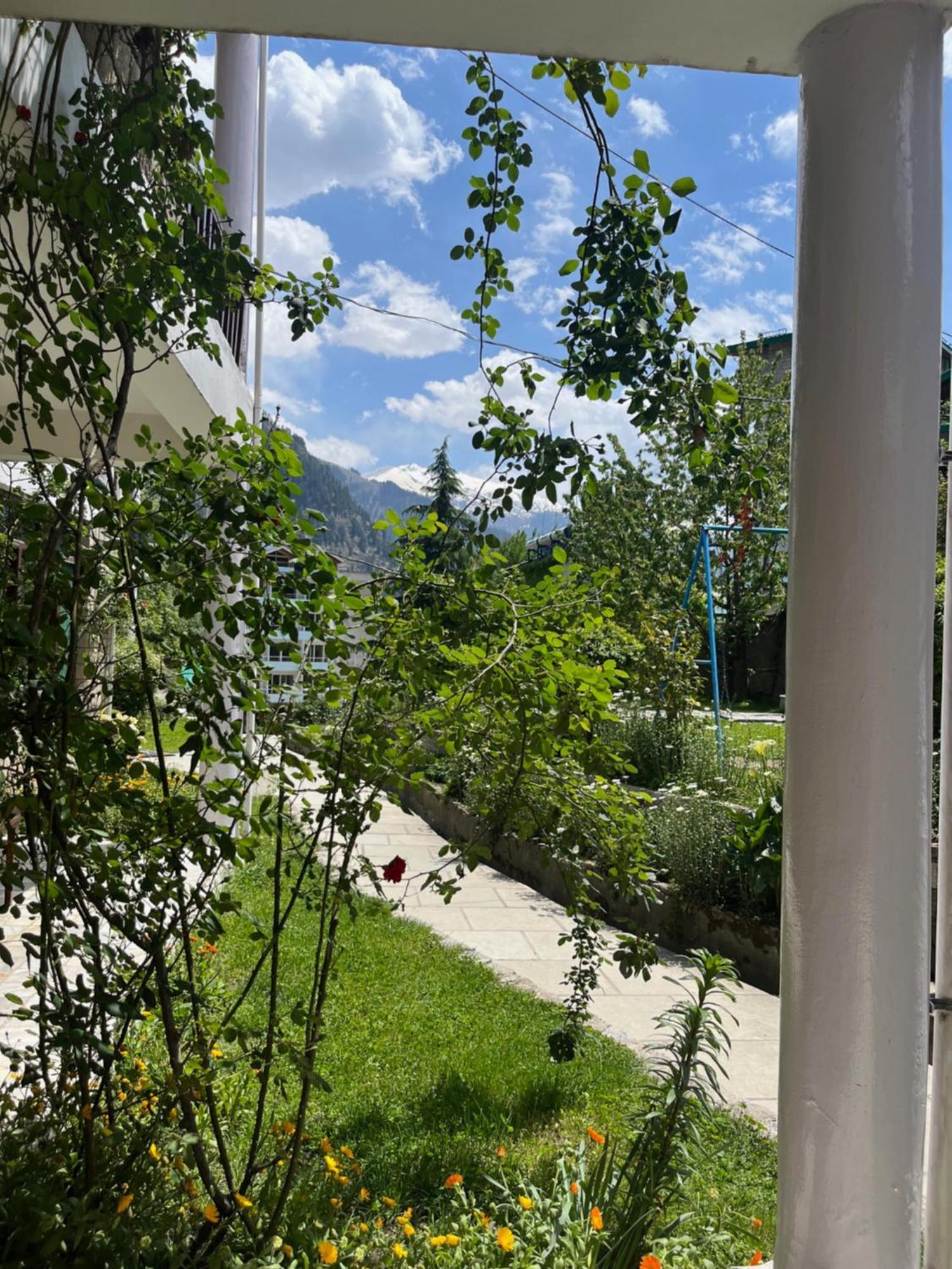 Tourist Hotel 10 Minutes Walking Distance From The Mall Manali  Exterior photo