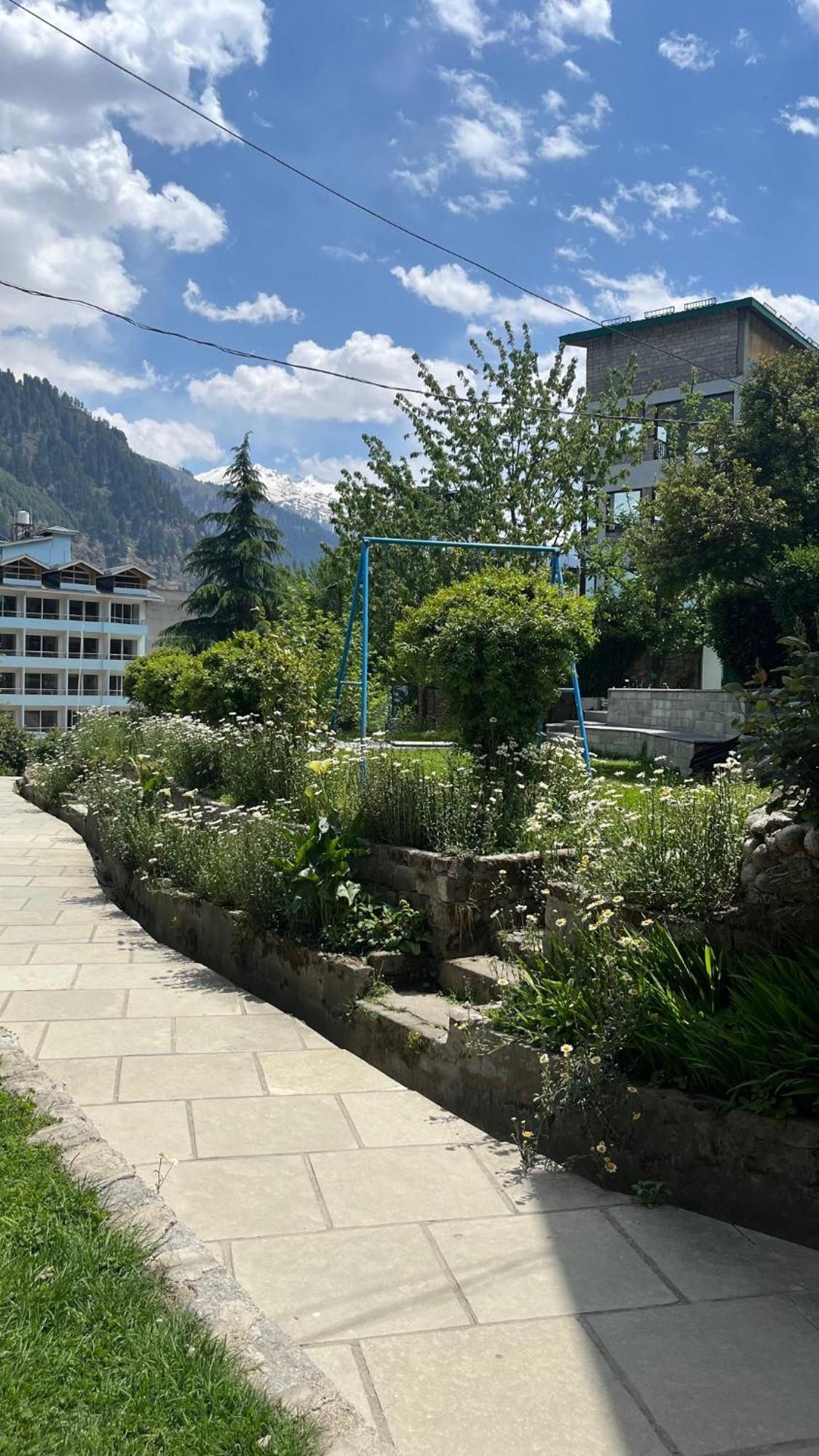 Tourist Hotel 10 Minutes Walking Distance From The Mall Manali  Exterior photo