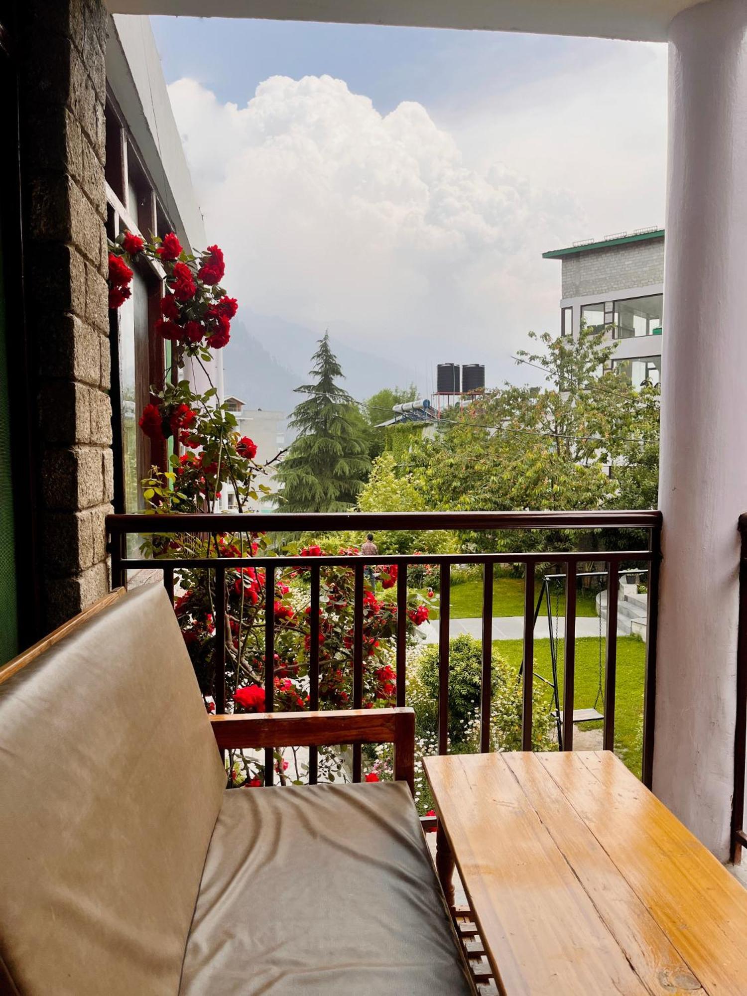 Tourist Hotel 10 Minutes Walking Distance From The Mall Manali  Exterior photo