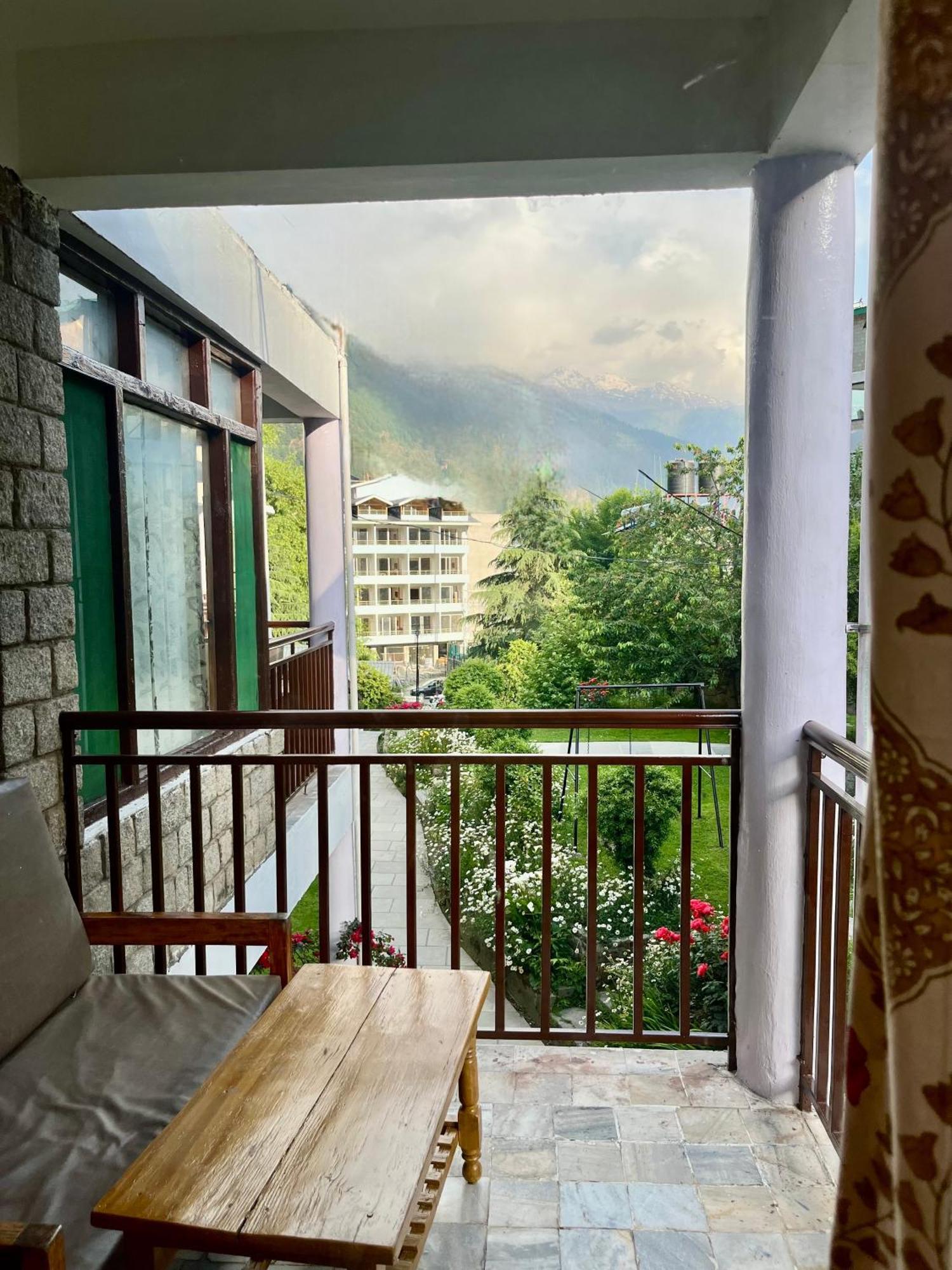Tourist Hotel 10 Minutes Walking Distance From The Mall Manali  Exterior photo