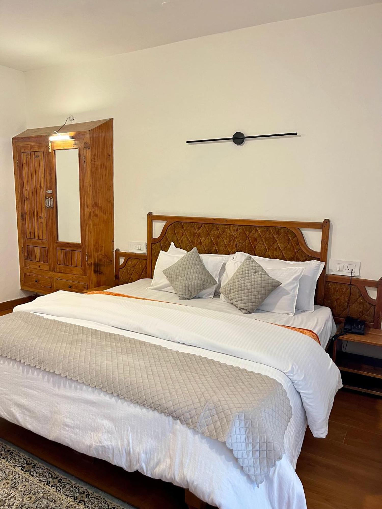 Tourist Hotel 10 Minutes Walking Distance From The Mall Manali  Exterior photo