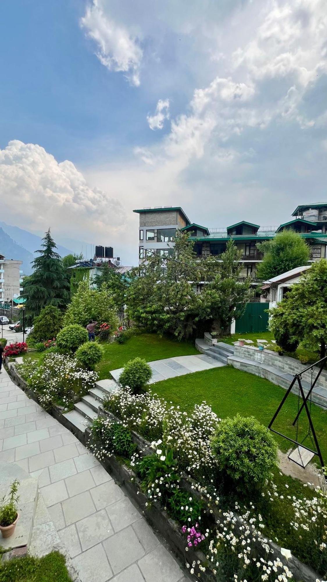 Tourist Hotel 10 Minutes Walking Distance From The Mall Manali  Exterior photo
