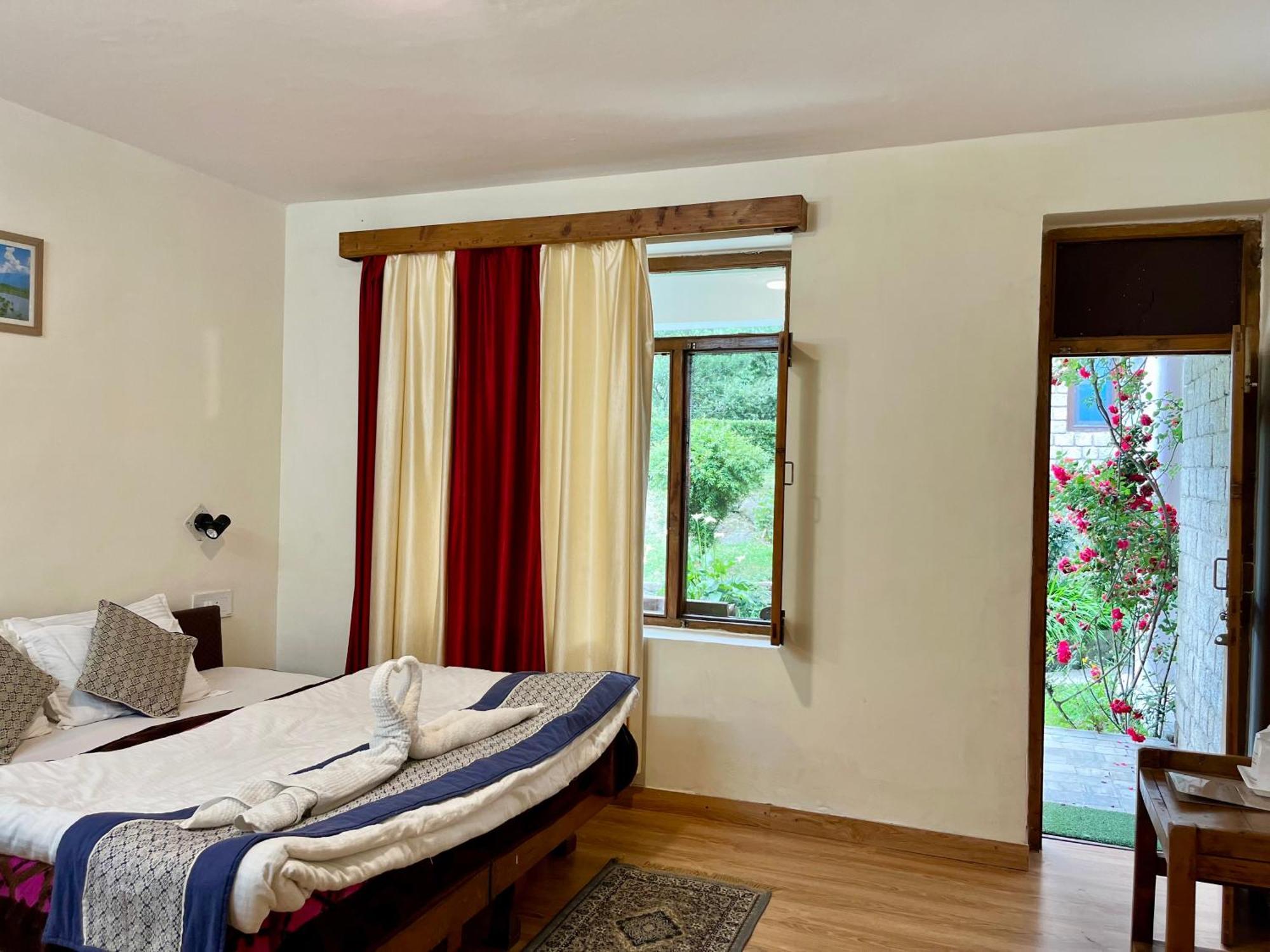 Tourist Hotel 10 Minutes Walking Distance From The Mall Manali  Exterior photo